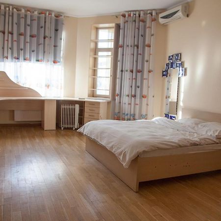 Two Bedroom Apartment With Balcony キエフ エクステリア 写真