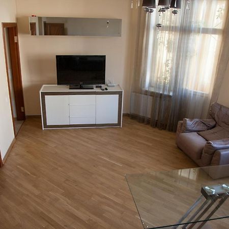 Two Bedroom Apartment With Balcony キエフ エクステリア 写真