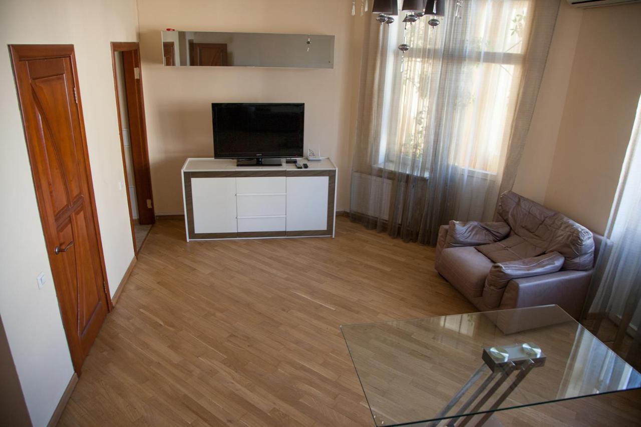 Two Bedroom Apartment With Balcony キエフ エクステリア 写真