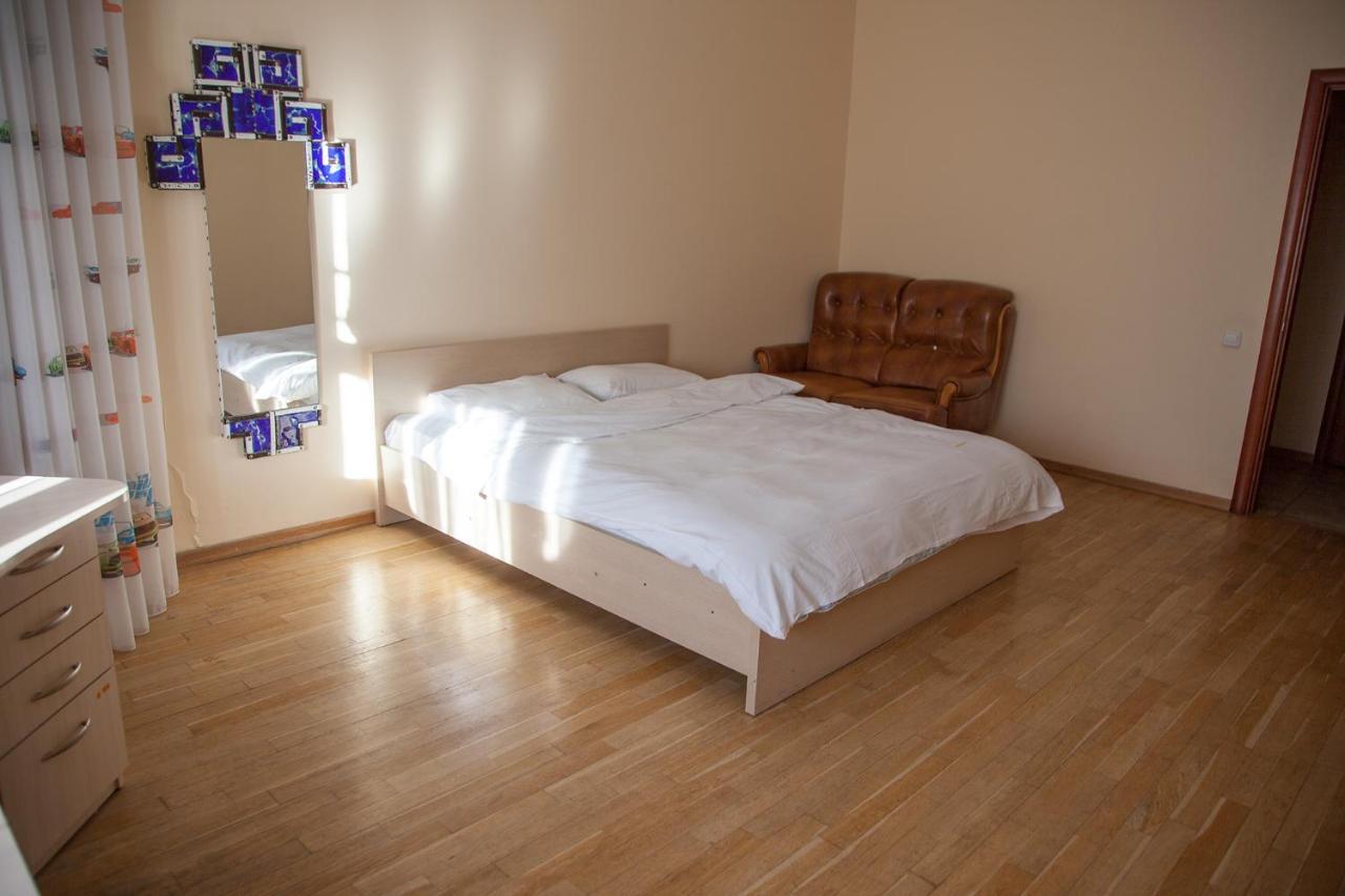 Two Bedroom Apartment With Balcony キエフ エクステリア 写真