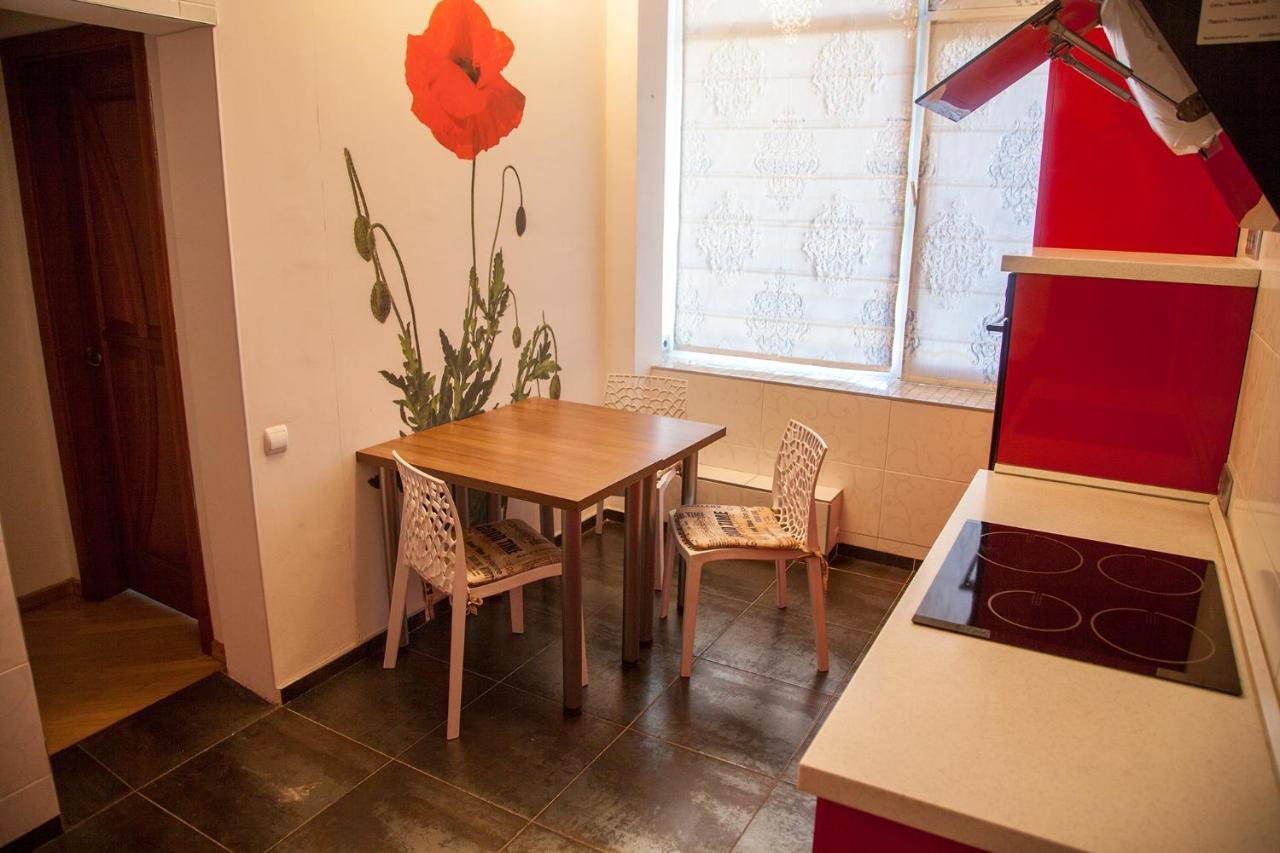 Two Bedroom Apartment With Balcony キエフ エクステリア 写真
