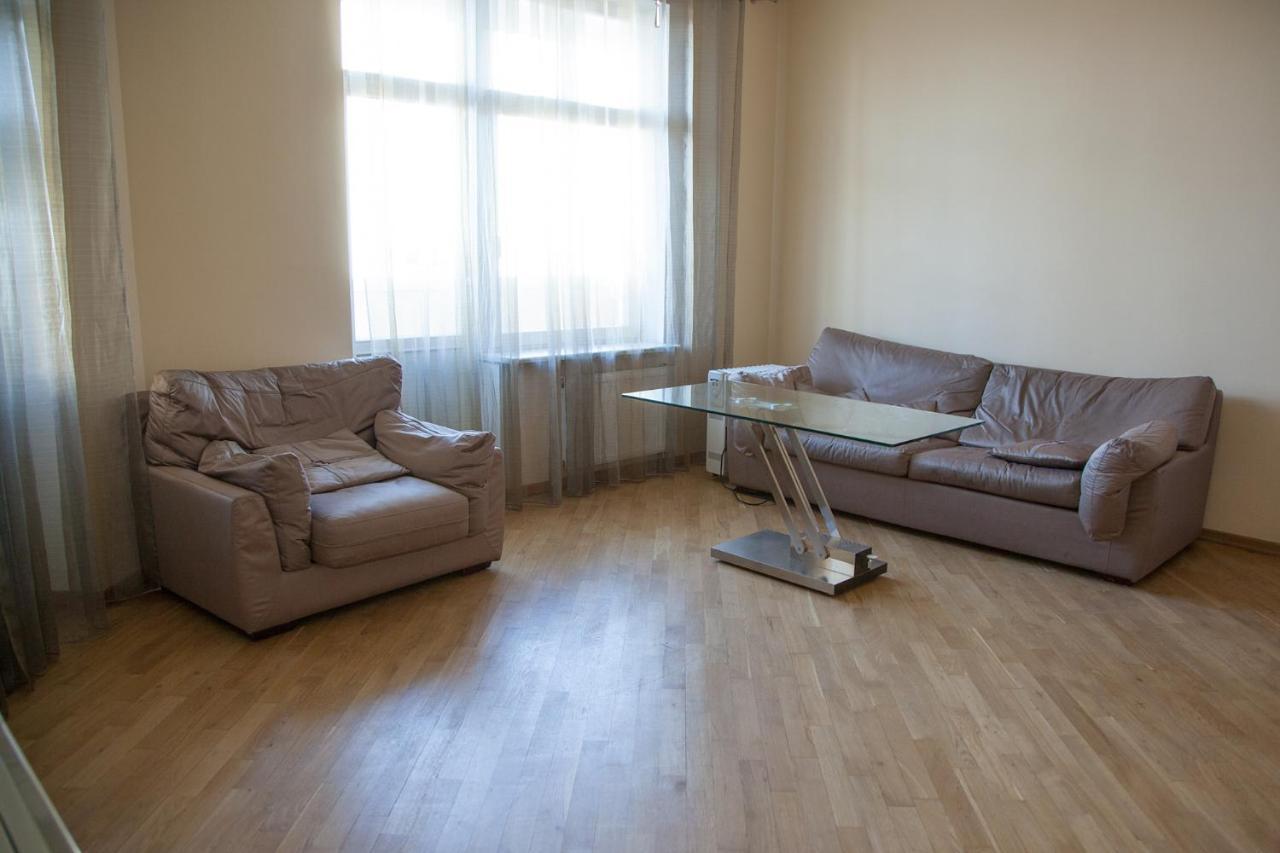 Two Bedroom Apartment With Balcony キエフ エクステリア 写真